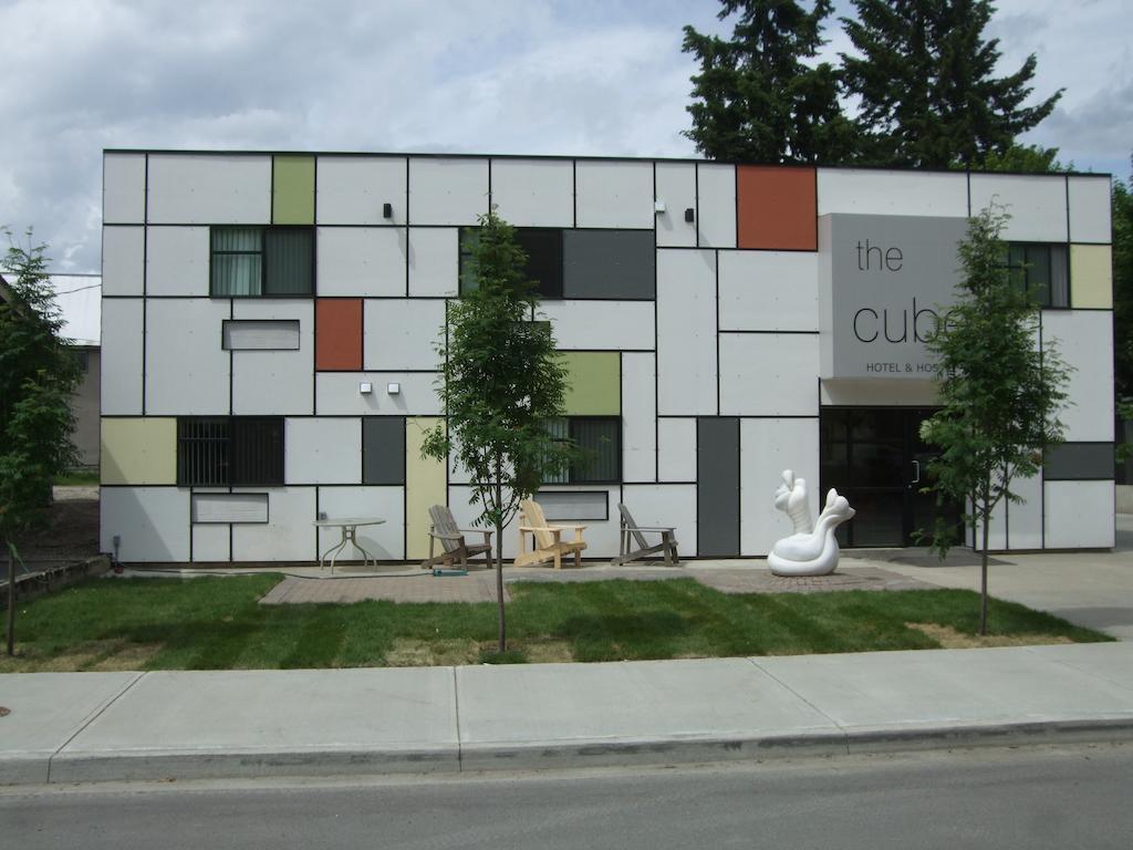 The Cube In Revelstoke Hotel Exterior photo