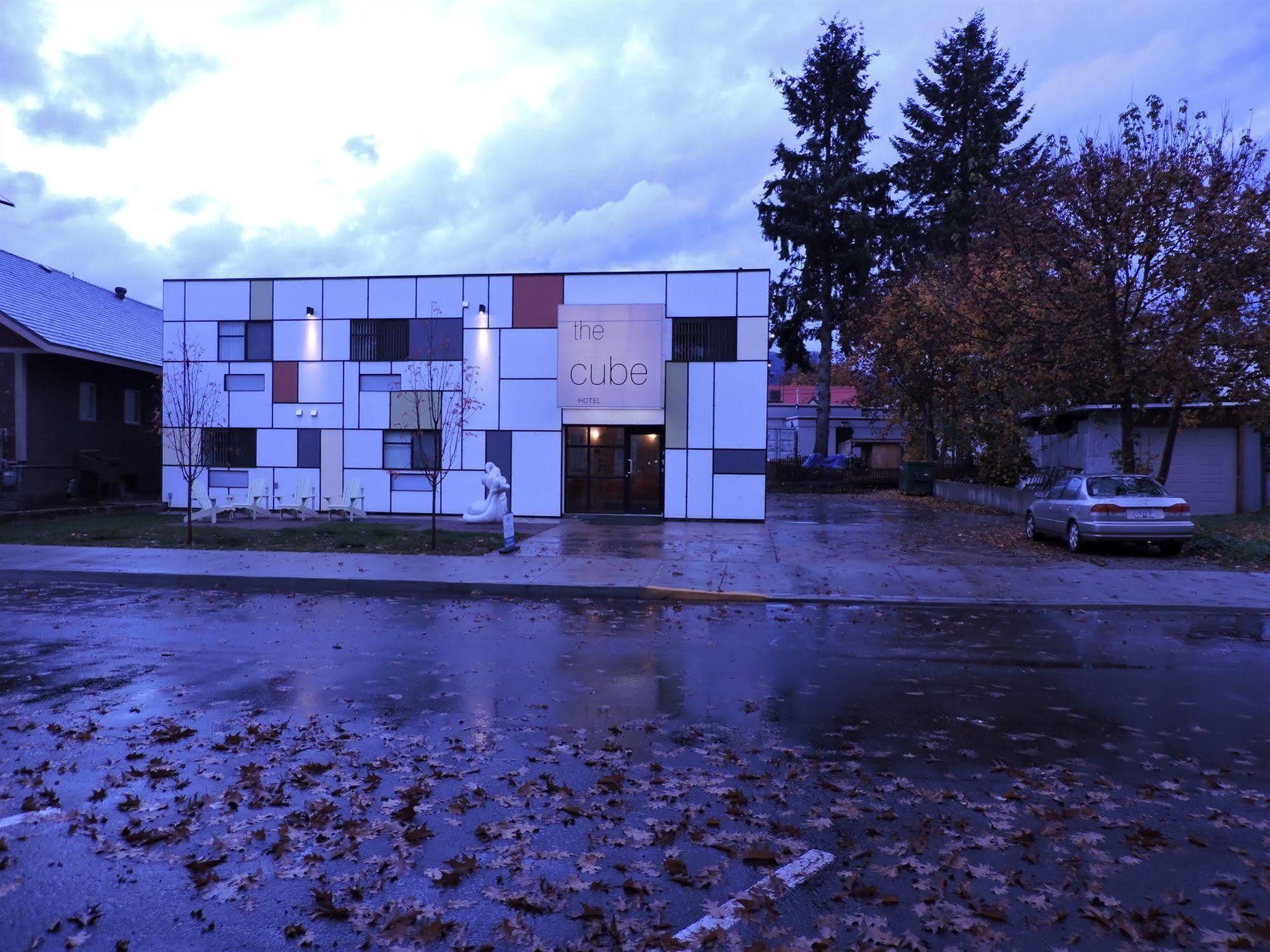 The Cube In Revelstoke Hotel Exterior photo